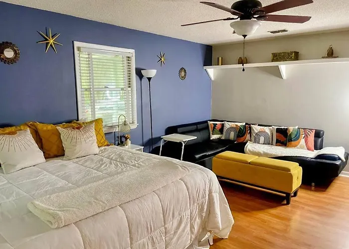 Holiday home Town & Country-4br/3ba, 1.5 Acres, 20 Min Fsu/famu *